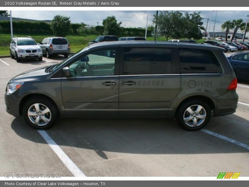 Meteor Gray Metallic / Aero Gray 2010 Volkswagen Routan SE