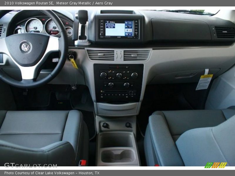 Meteor Gray Metallic / Aero Gray 2010 Volkswagen Routan SE