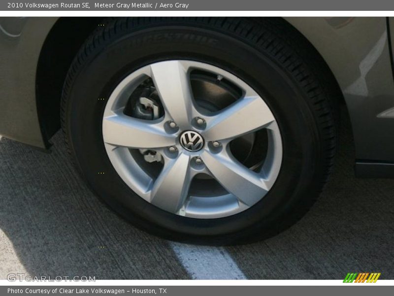 Meteor Gray Metallic / Aero Gray 2010 Volkswagen Routan SE