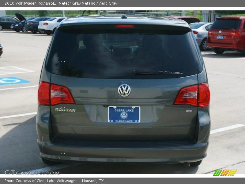 Meteor Gray Metallic / Aero Gray 2010 Volkswagen Routan SE