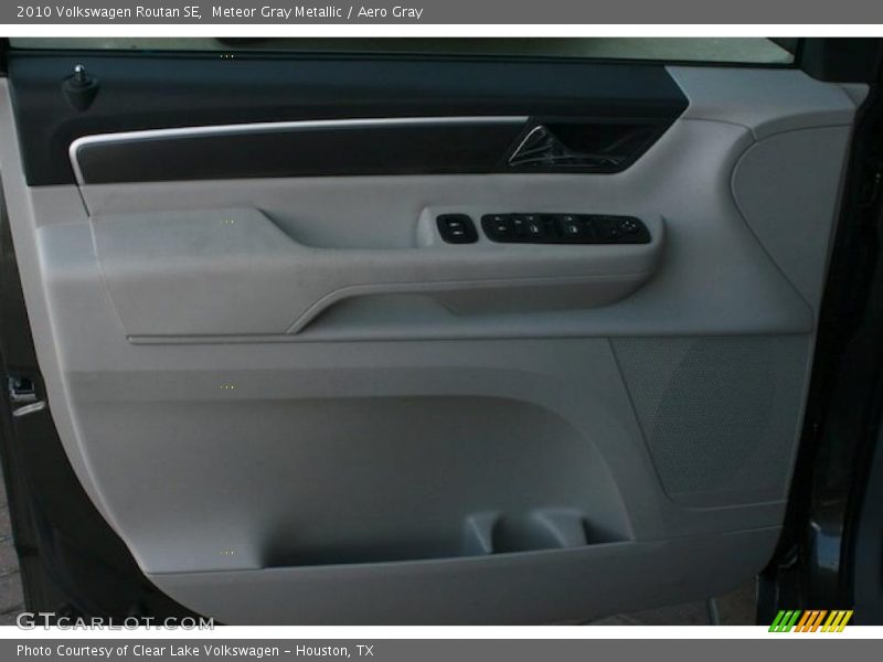 Meteor Gray Metallic / Aero Gray 2010 Volkswagen Routan SE