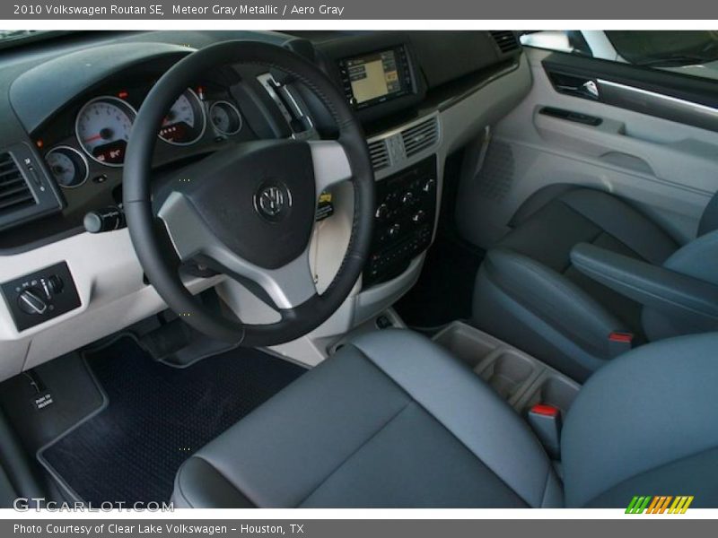 Meteor Gray Metallic / Aero Gray 2010 Volkswagen Routan SE
