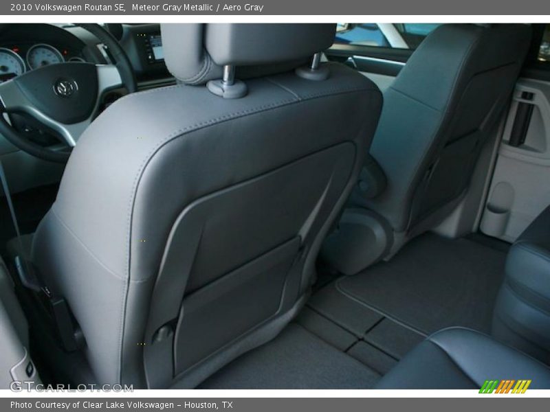 Meteor Gray Metallic / Aero Gray 2010 Volkswagen Routan SE