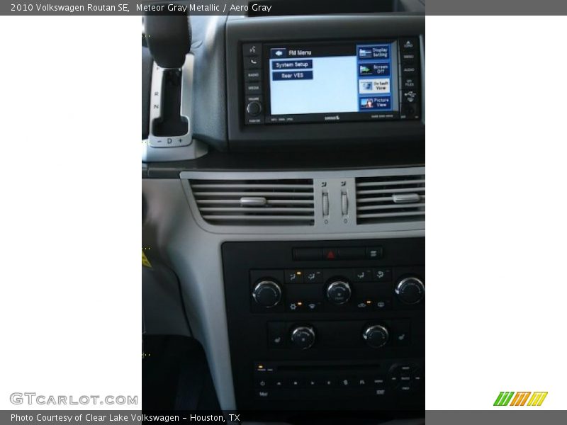 Meteor Gray Metallic / Aero Gray 2010 Volkswagen Routan SE
