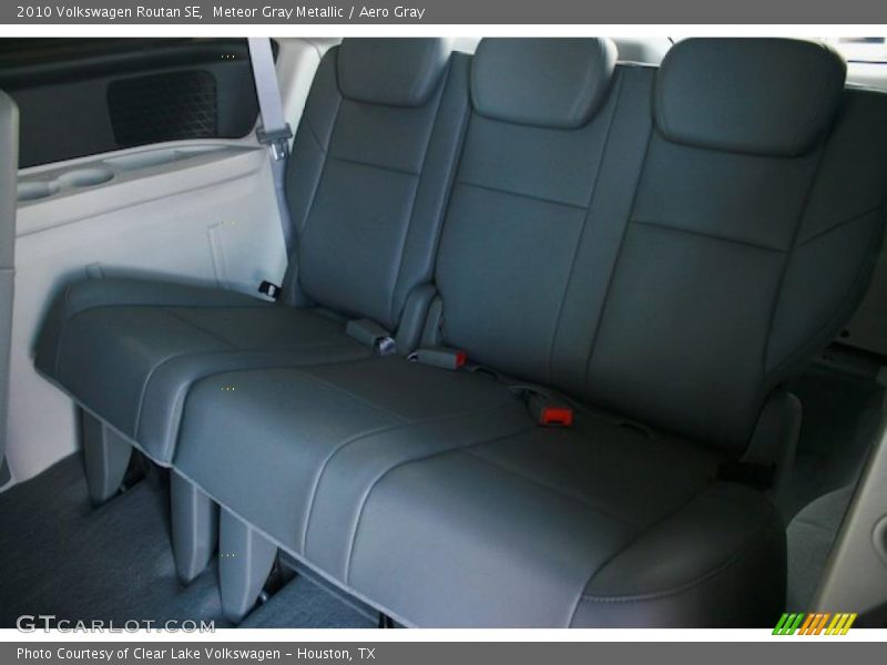 Meteor Gray Metallic / Aero Gray 2010 Volkswagen Routan SE