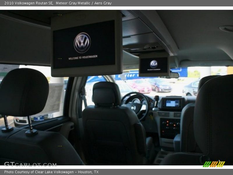 Meteor Gray Metallic / Aero Gray 2010 Volkswagen Routan SE