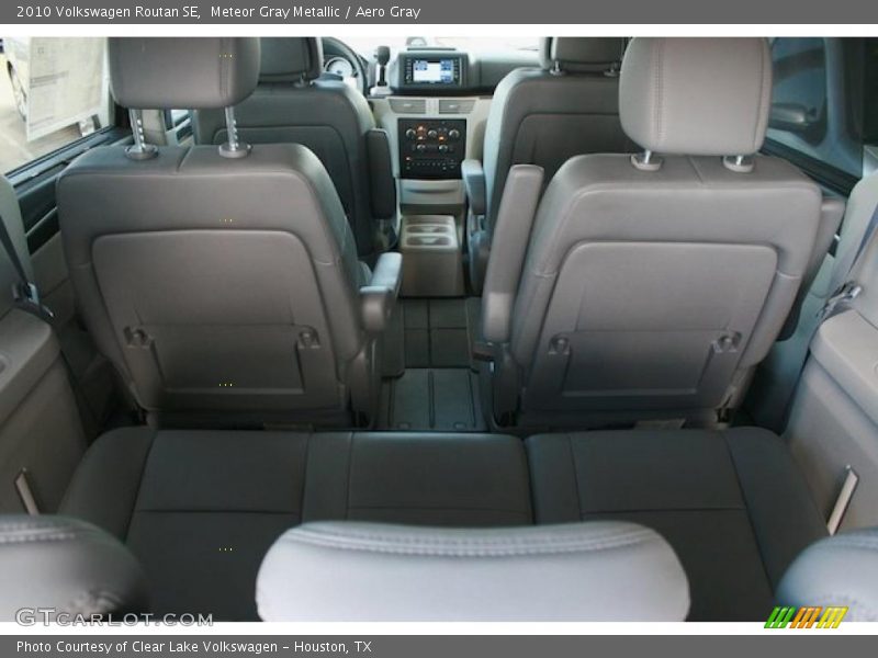 Meteor Gray Metallic / Aero Gray 2010 Volkswagen Routan SE