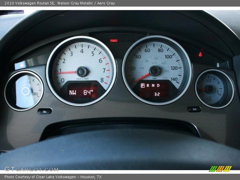 Meteor Gray Metallic / Aero Gray 2010 Volkswagen Routan SE