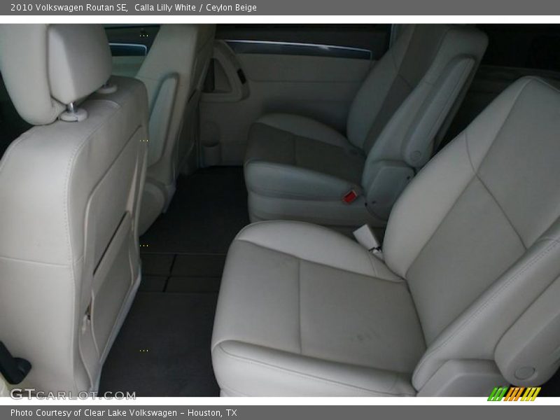 Calla Lilly White / Ceylon Beige 2010 Volkswagen Routan SE