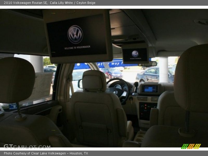 Calla Lilly White / Ceylon Beige 2010 Volkswagen Routan SE