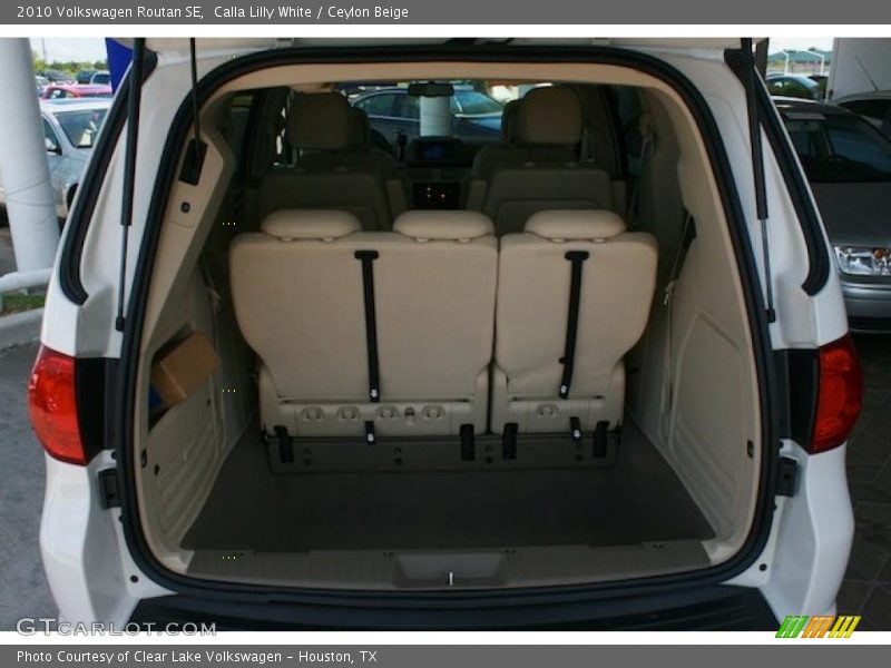 Calla Lilly White / Ceylon Beige 2010 Volkswagen Routan SE