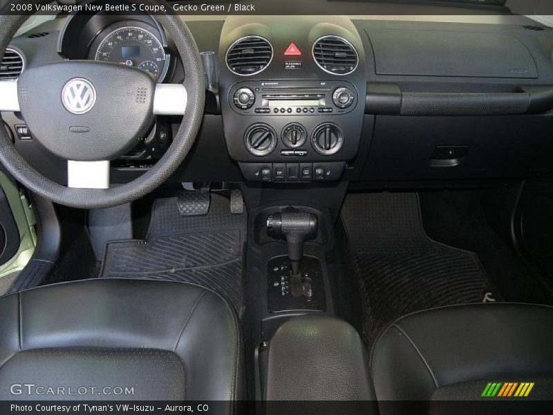Gecko Green / Black 2008 Volkswagen New Beetle S Coupe