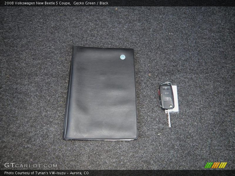 Gecko Green / Black 2008 Volkswagen New Beetle S Coupe