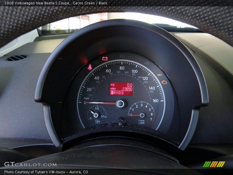 Gecko Green / Black 2008 Volkswagen New Beetle S Coupe