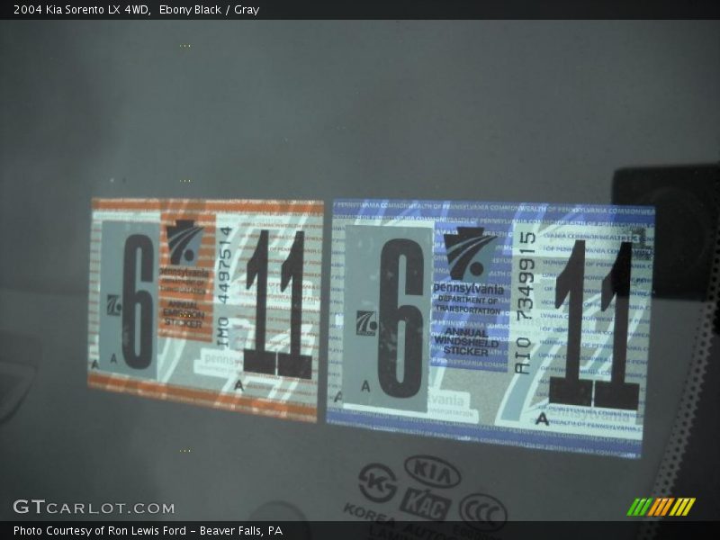 Ebony Black / Gray 2004 Kia Sorento LX 4WD
