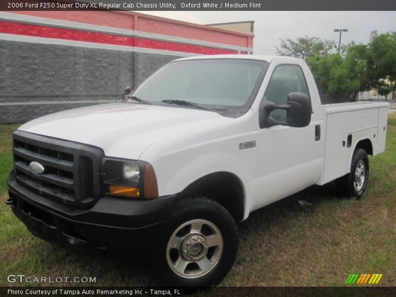 Oxford White / Medium Flint 2006 Ford F250 Super Duty XL Regular Cab Chassis Utility