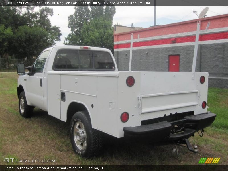 Oxford White / Medium Flint 2006 Ford F250 Super Duty XL Regular Cab Chassis Utility