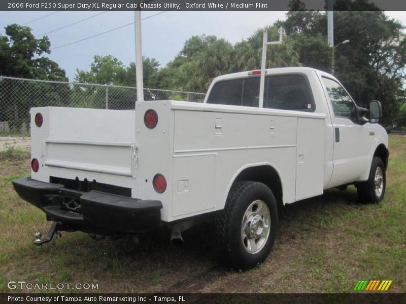 Oxford White / Medium Flint 2006 Ford F250 Super Duty XL Regular Cab Chassis Utility