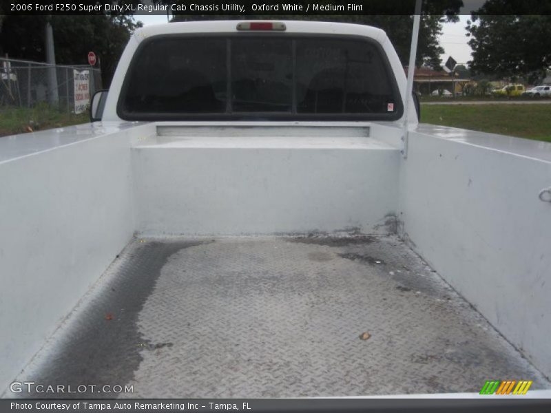 Oxford White / Medium Flint 2006 Ford F250 Super Duty XL Regular Cab Chassis Utility