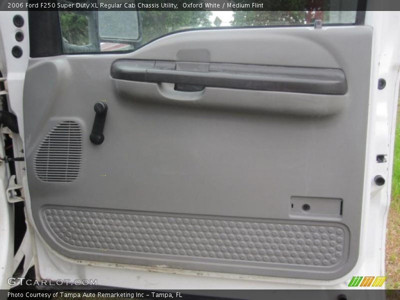 Oxford White / Medium Flint 2006 Ford F250 Super Duty XL Regular Cab Chassis Utility