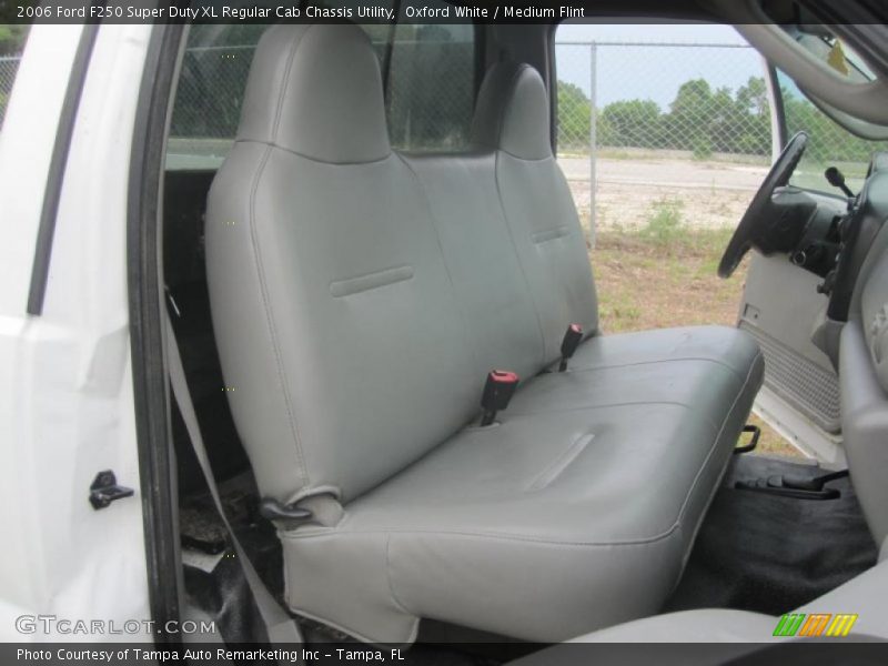 Oxford White / Medium Flint 2006 Ford F250 Super Duty XL Regular Cab Chassis Utility
