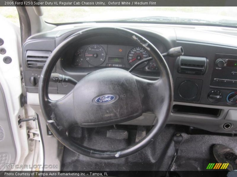 Oxford White / Medium Flint 2006 Ford F250 Super Duty XL Regular Cab Chassis Utility