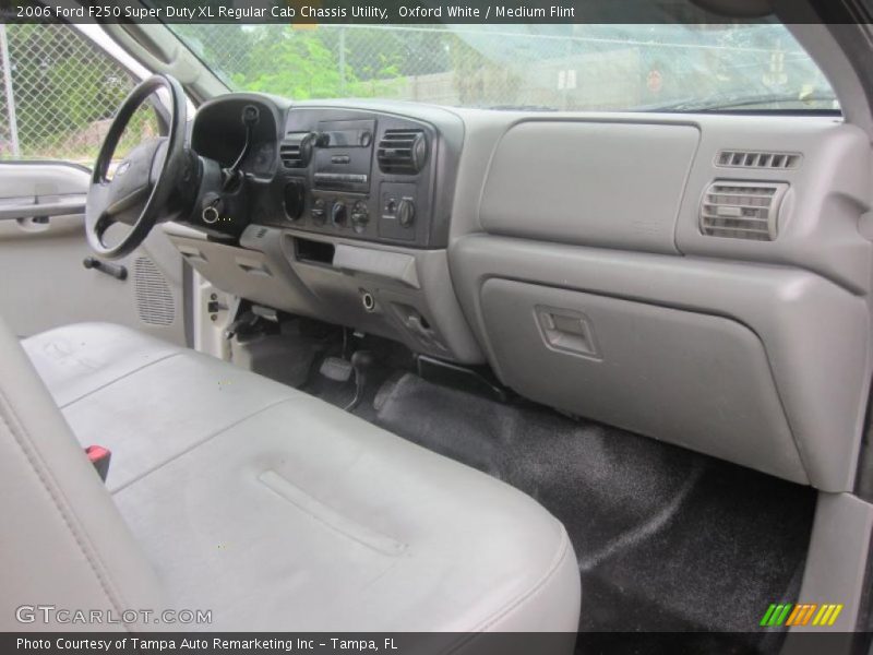 Oxford White / Medium Flint 2006 Ford F250 Super Duty XL Regular Cab Chassis Utility