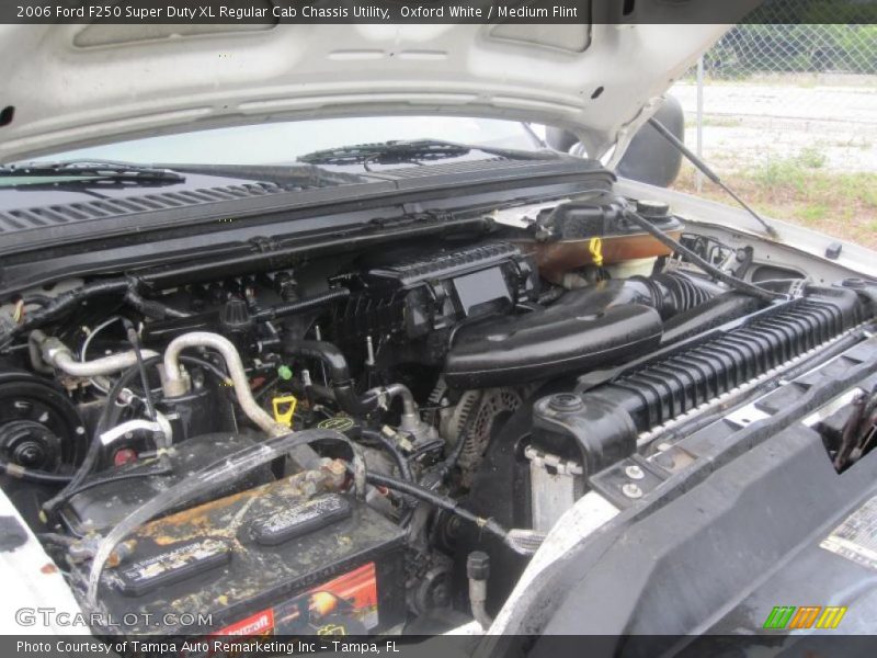 Oxford White / Medium Flint 2006 Ford F250 Super Duty XL Regular Cab Chassis Utility