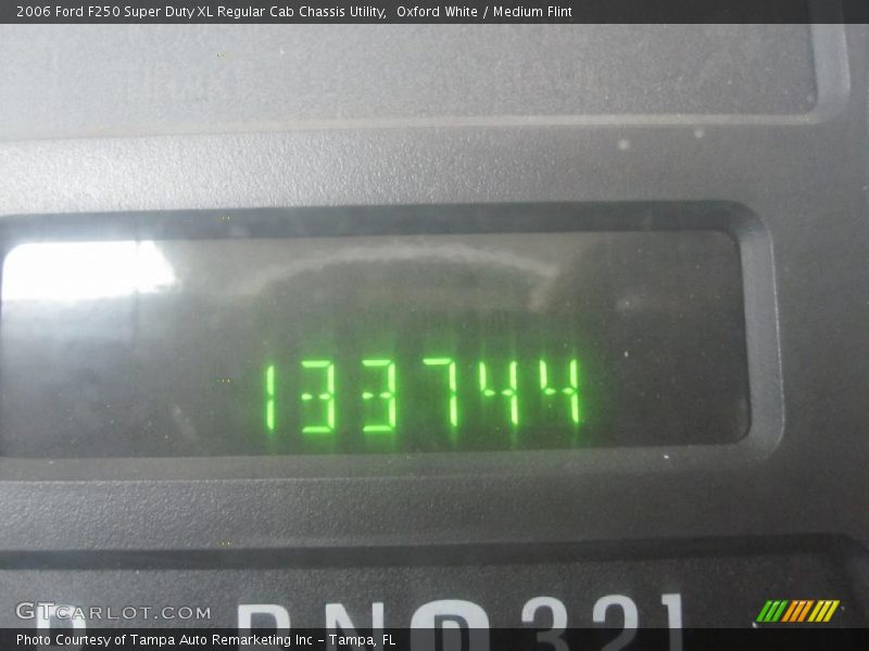 Oxford White / Medium Flint 2006 Ford F250 Super Duty XL Regular Cab Chassis Utility