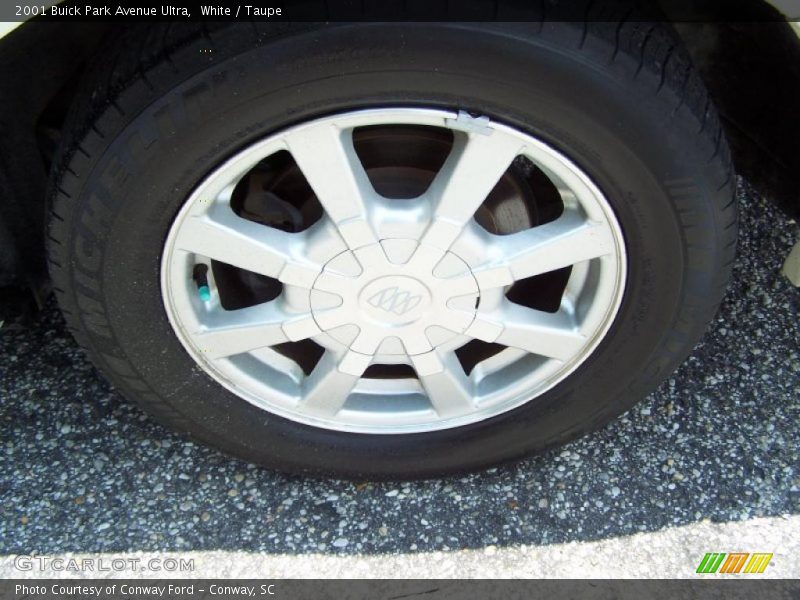 White / Taupe 2001 Buick Park Avenue Ultra