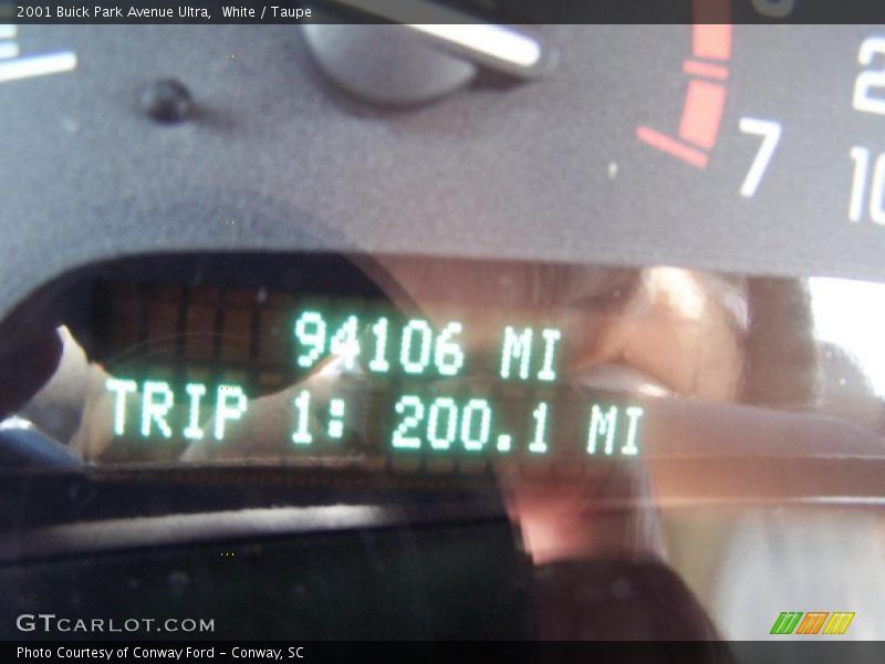 White / Taupe 2001 Buick Park Avenue Ultra