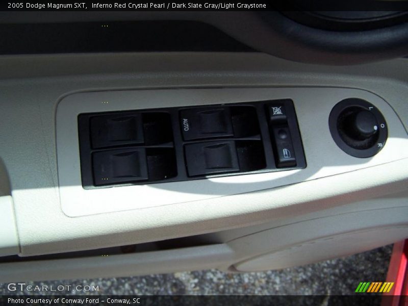Inferno Red Crystal Pearl / Dark Slate Gray/Light Graystone 2005 Dodge Magnum SXT