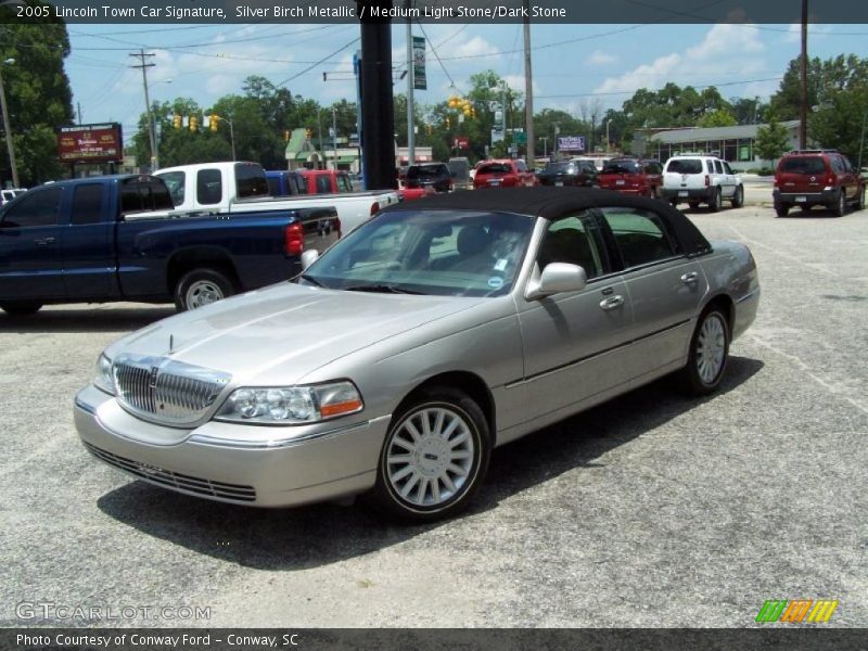 Silver Birch Metallic / Medium Light Stone/Dark Stone 2005 Lincoln Town Car Signature