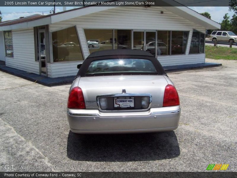 Silver Birch Metallic / Medium Light Stone/Dark Stone 2005 Lincoln Town Car Signature