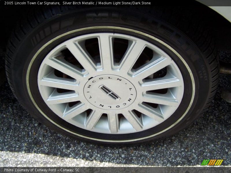 Silver Birch Metallic / Medium Light Stone/Dark Stone 2005 Lincoln Town Car Signature
