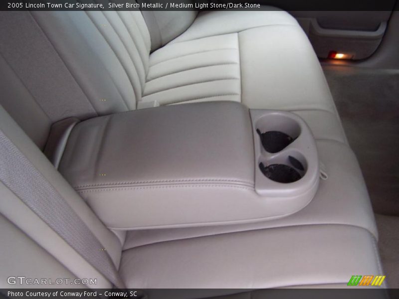 Silver Birch Metallic / Medium Light Stone/Dark Stone 2005 Lincoln Town Car Signature