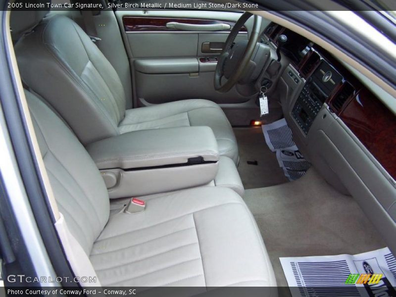 Silver Birch Metallic / Medium Light Stone/Dark Stone 2005 Lincoln Town Car Signature