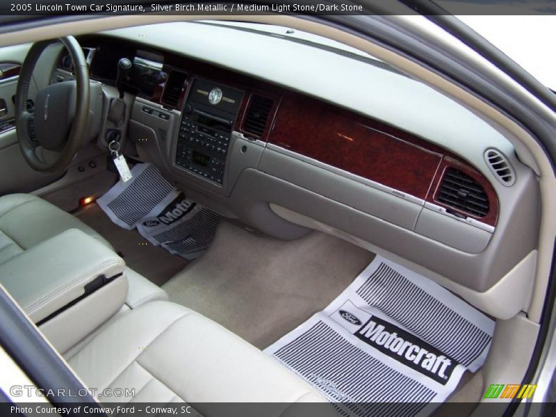 Silver Birch Metallic / Medium Light Stone/Dark Stone 2005 Lincoln Town Car Signature