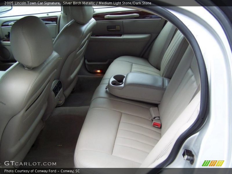 Silver Birch Metallic / Medium Light Stone/Dark Stone 2005 Lincoln Town Car Signature