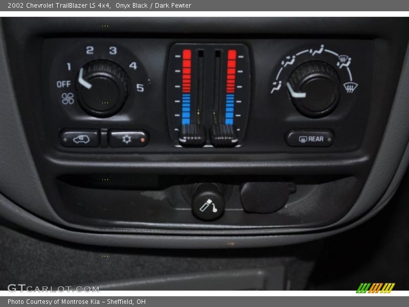 Onyx Black / Dark Pewter 2002 Chevrolet TrailBlazer LS 4x4