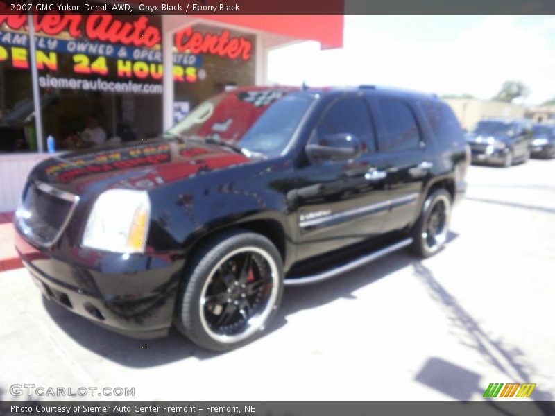 Onyx Black / Ebony Black 2007 GMC Yukon Denali AWD