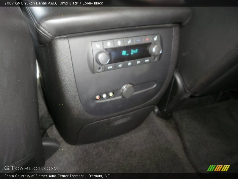 Onyx Black / Ebony Black 2007 GMC Yukon Denali AWD