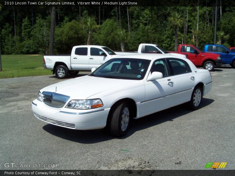 Vibrant White / Medium Light Stone 2010 Lincoln Town Car Signature Limited