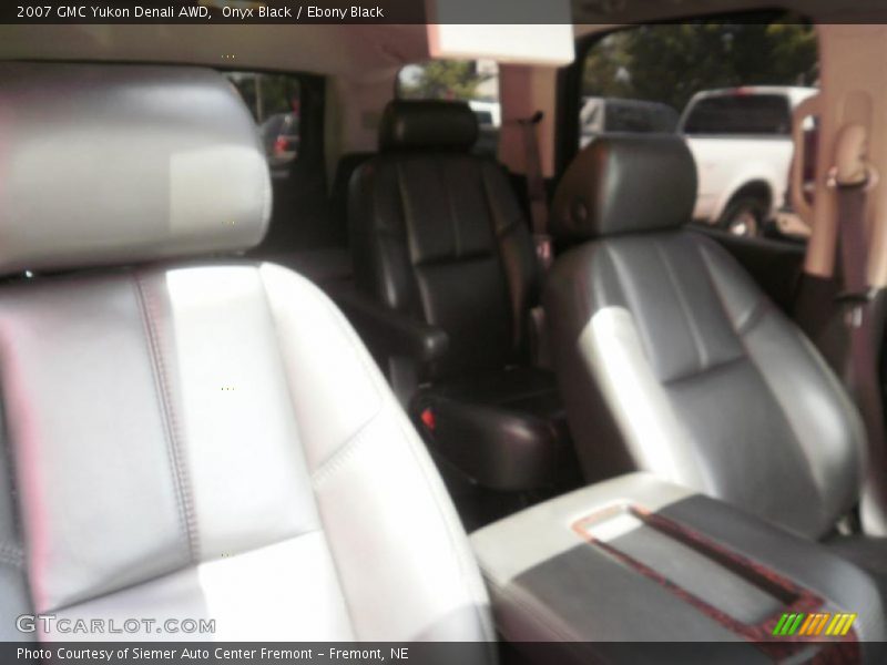 Onyx Black / Ebony Black 2007 GMC Yukon Denali AWD