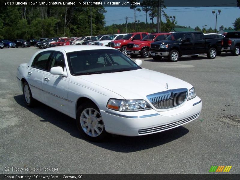Vibrant White / Medium Light Stone 2010 Lincoln Town Car Signature Limited