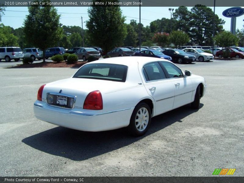Vibrant White / Medium Light Stone 2010 Lincoln Town Car Signature Limited