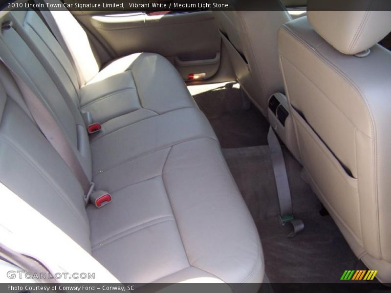 Vibrant White / Medium Light Stone 2010 Lincoln Town Car Signature Limited