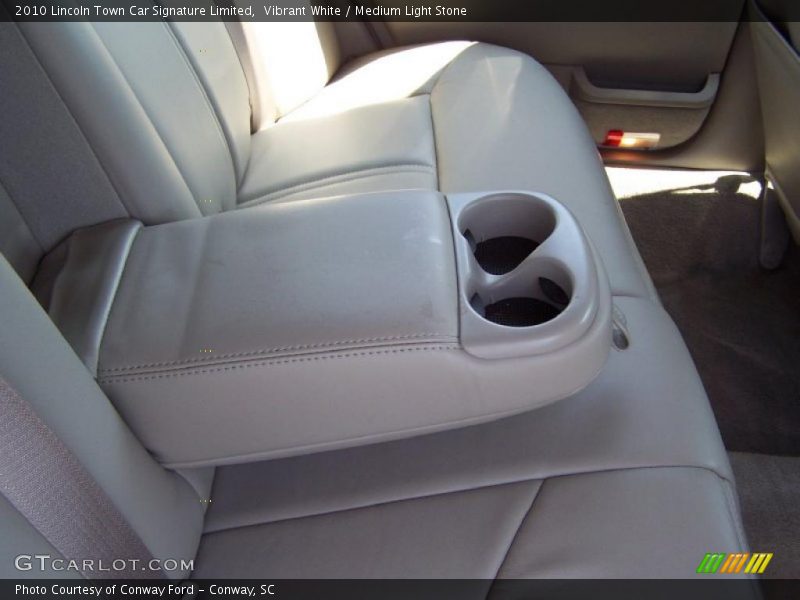 Vibrant White / Medium Light Stone 2010 Lincoln Town Car Signature Limited