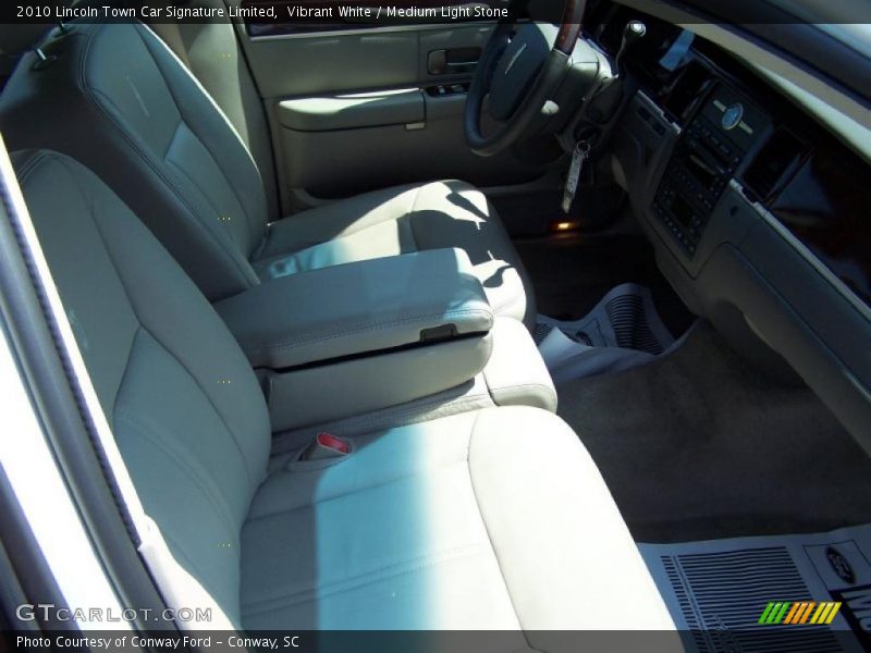 Vibrant White / Medium Light Stone 2010 Lincoln Town Car Signature Limited