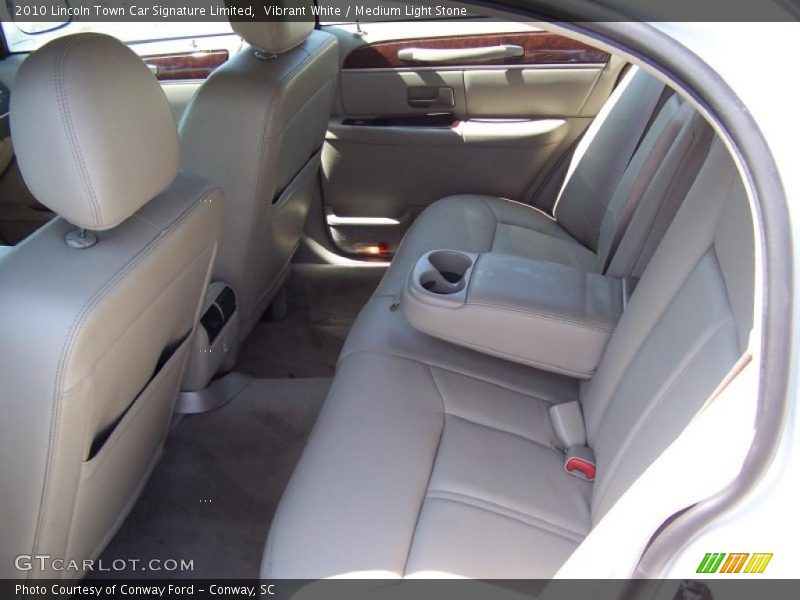 Vibrant White / Medium Light Stone 2010 Lincoln Town Car Signature Limited